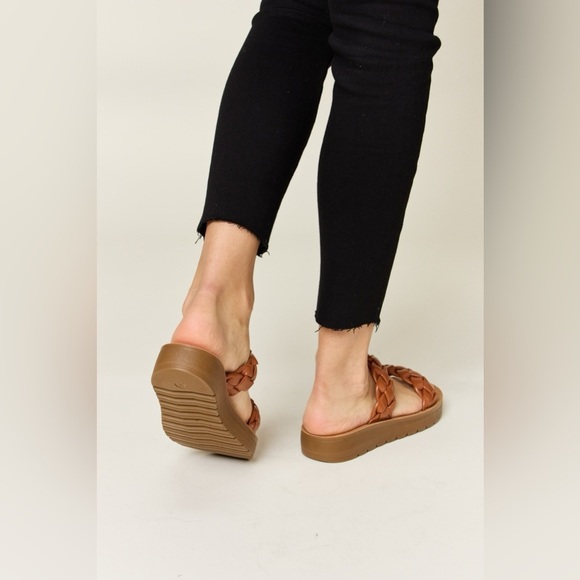 WILD DIVA Woven Dual Band Platform Sandals - Picture 2 of 5